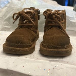 UGGs boot Tan color. Fair condition. Warm size USA 10 toddler.